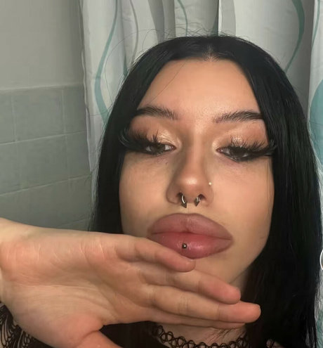 shawtysuzi onlyfans nudes leak