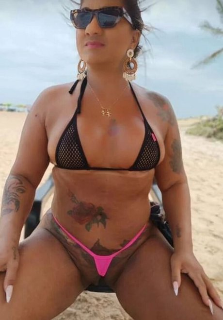 Esther Exhib onlyfans nide