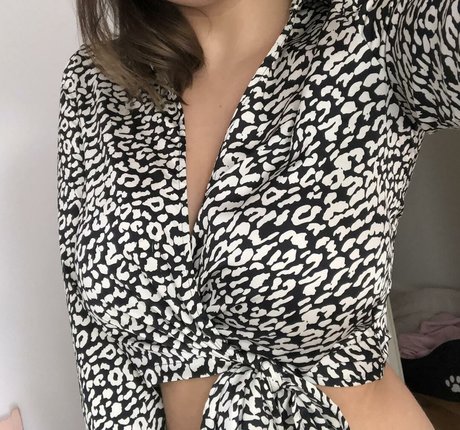 Lydia Harrison onlyfans naked leaked