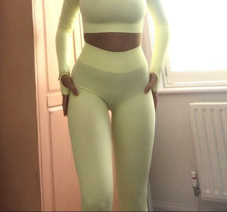 Lydia Harrison tits onlyfans