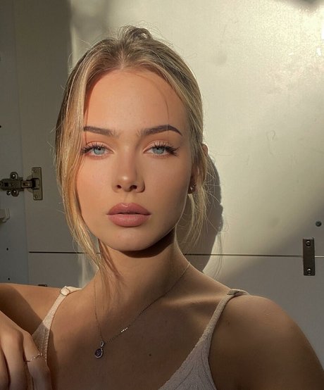 Sara Crumbleleg feet onlyfans