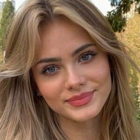 Sara Crumbleleg onlyfans.