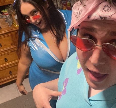 Raphaela S onlyfans lean