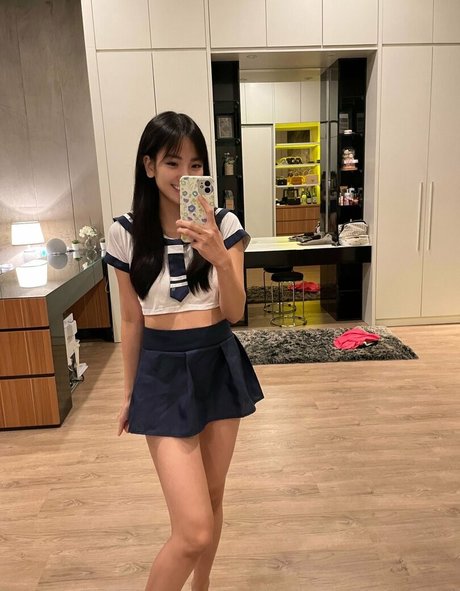 Aveline Liu nude only fans