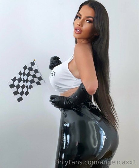 Angelica Sharpe onlyfans striptease