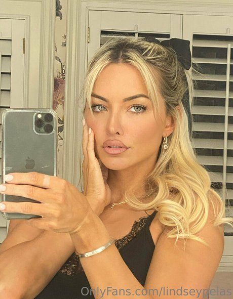 lindseypelas onlyfans archive