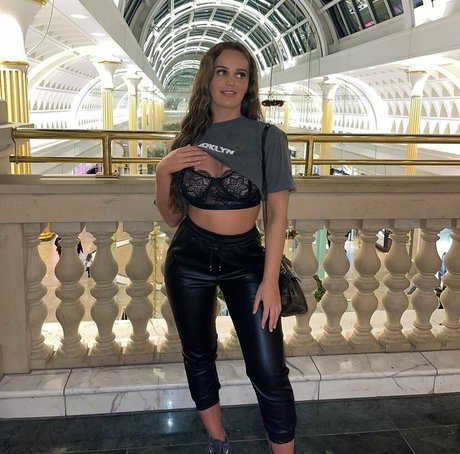 asian twink onlyfans pornos illustration