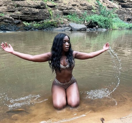 TV Shopping Presenters onlyfans model photos