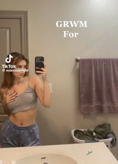 McKenzie Bell onlyfans model photos