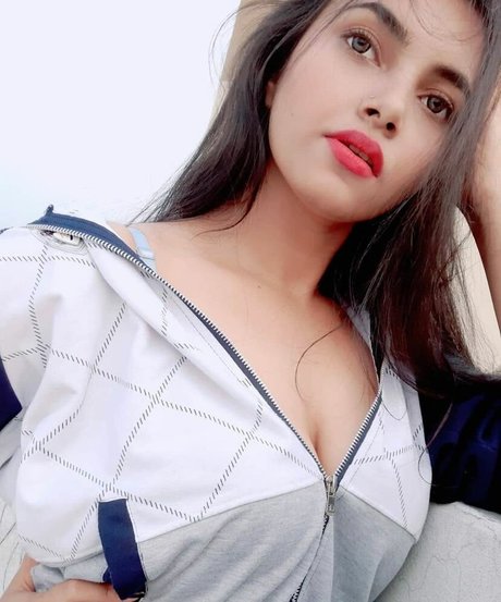 Aarohi Verma nude onlyfans leak
