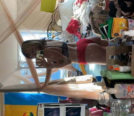 Curthobain onlyfans desnuda