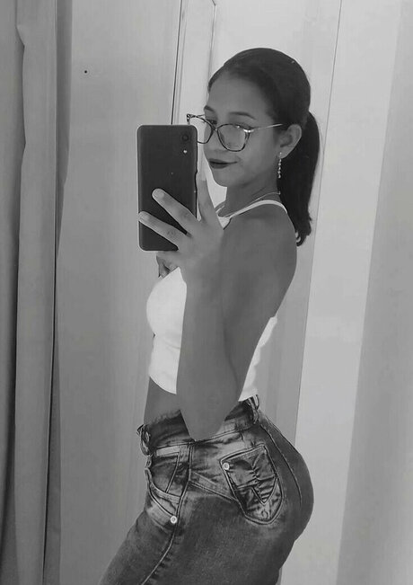 Yasmim kesia onlyfans leaked nude