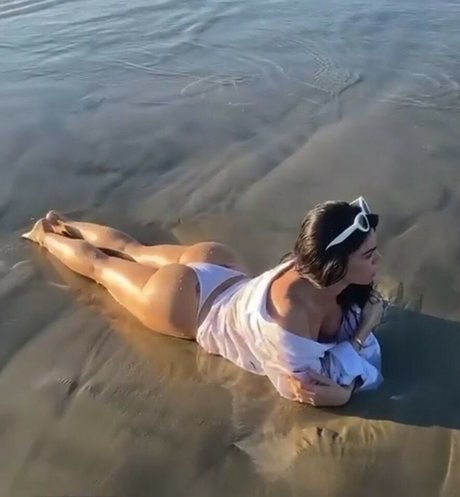 Livia Brito onlyfans strip tease