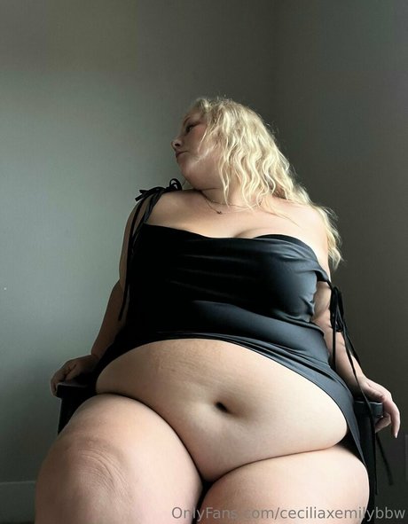 ceciliaxemilybbw onlyfans topless