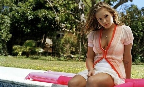 Agnes Bruckner desnuda onlyfans