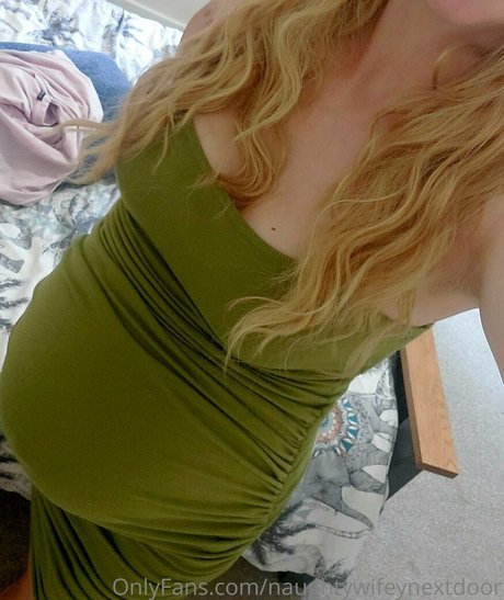 naughtywifeynextdoor onlyfans ass