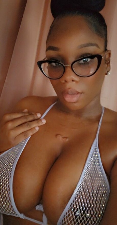 ReignofGlitter free only fans