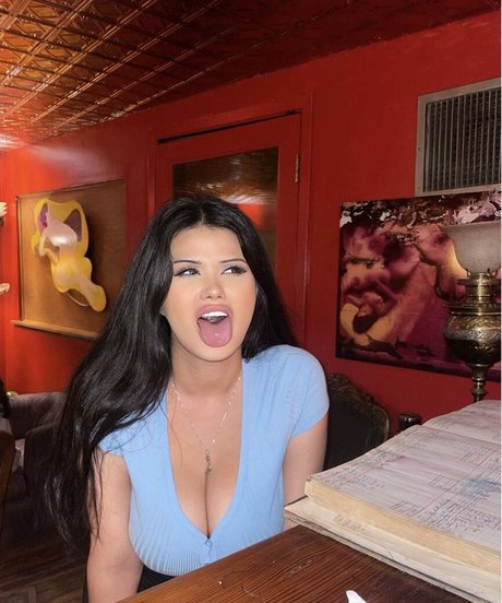 Evelyn Alvarez onlyfans leaks