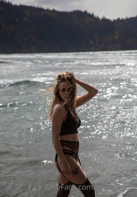 halleheartly onlyfans public photos