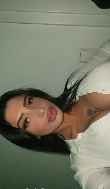 neliagold onlyfans tits