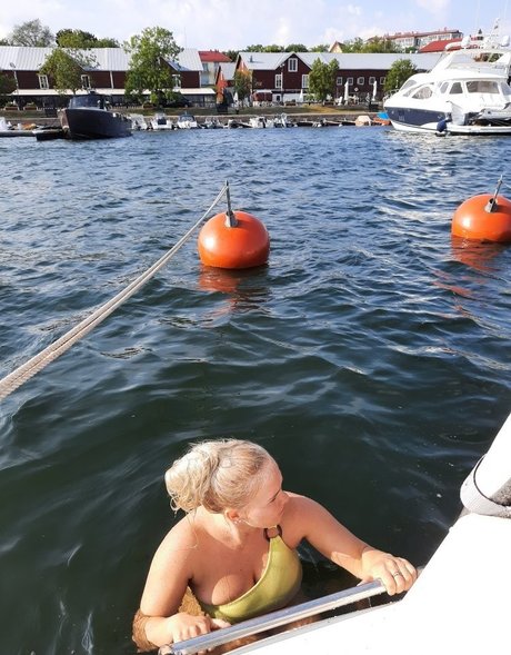 Emilia Linden porn onlyfans