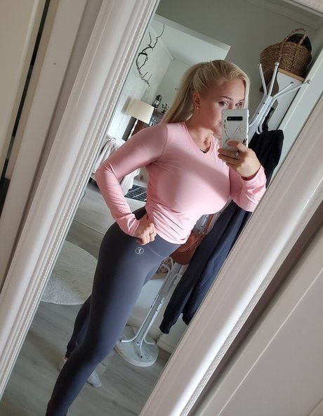 Emilia Linden porn onlyfans