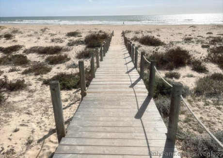 oliveglass topless onlyfans