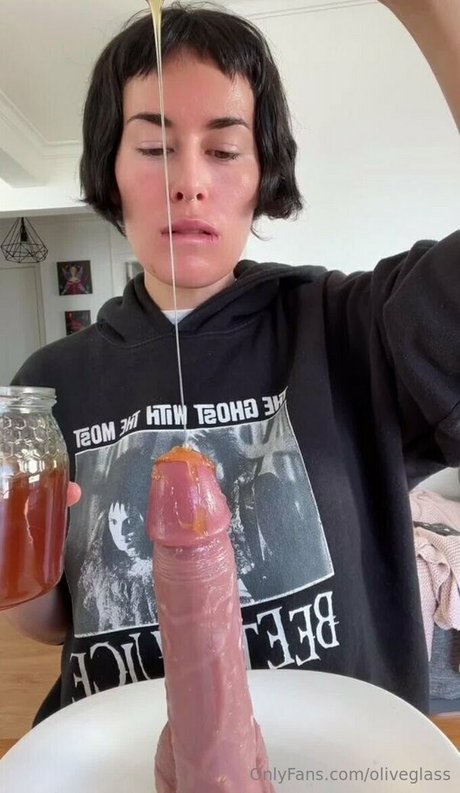 oliveglass onlyfans x