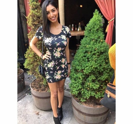 Sasha Kalra onlyfans leaked tits