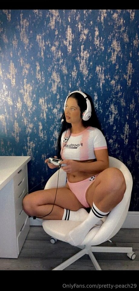 pretty peach29 onlyfans explicit content