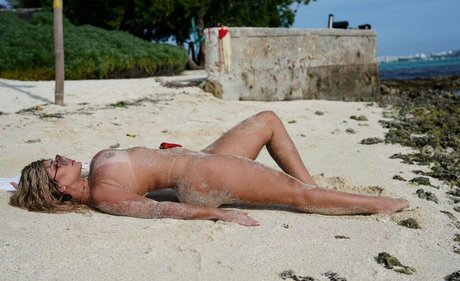 Anaakiva nude on onlyfans