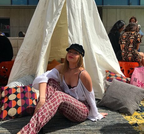 Emilia McCarthy onlyfans boobs