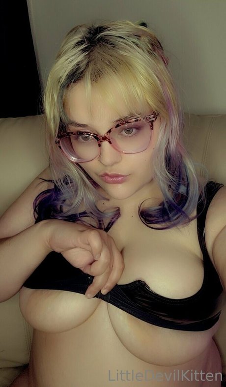 littledevilkitten onlyfans model photos