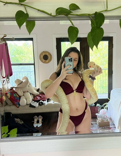 Girth Brooks is on onlyfans