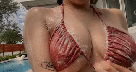 Nikki Natural only fans naked