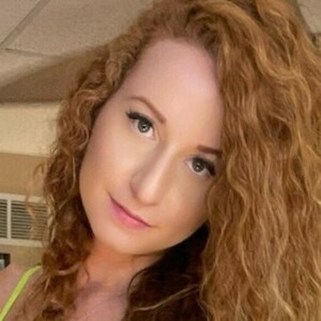 eatmygingersnapps onlyfans striptease