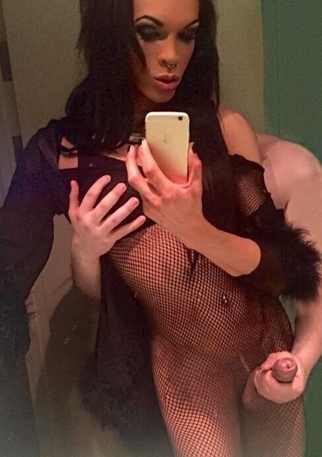 Jazmin Jagger topless onlyfans