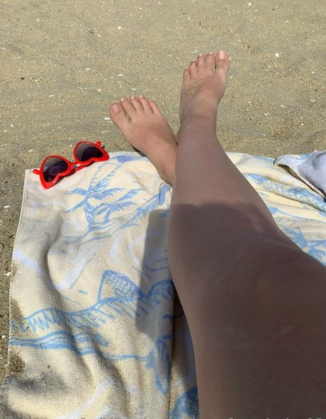 barefoot babe02 onlyfans xx