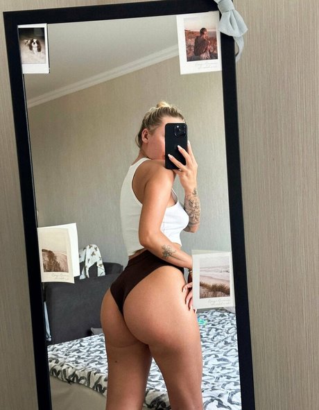 Arinawhynot naked only fans