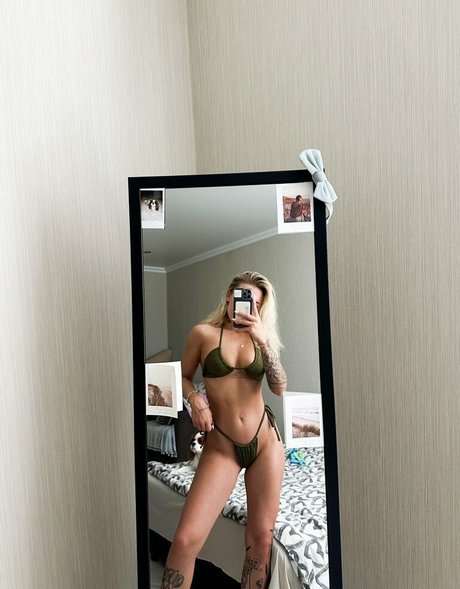 Arinawhynot onlyfans leaked.