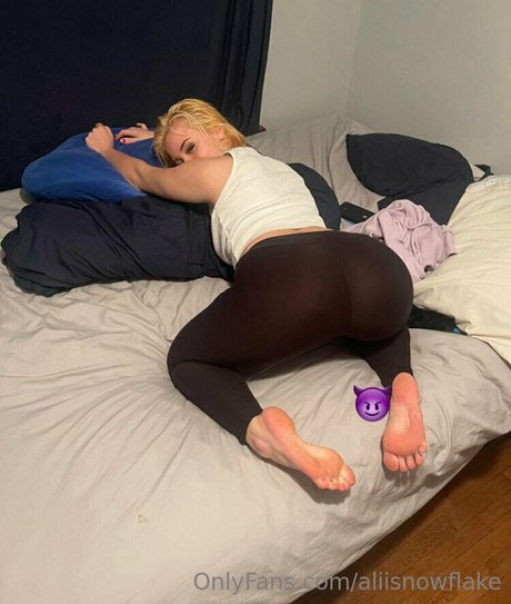 snowbunnyalii onlyfans de