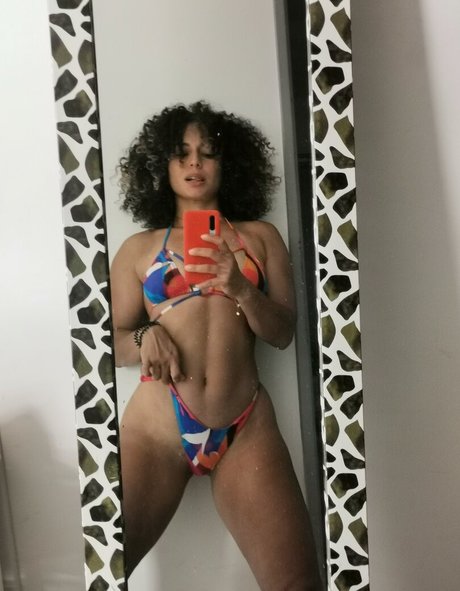 Soft Peach Yoga desnuda onlyfans