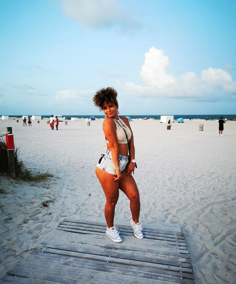 Soft Peach Yoga onlyfans lesk