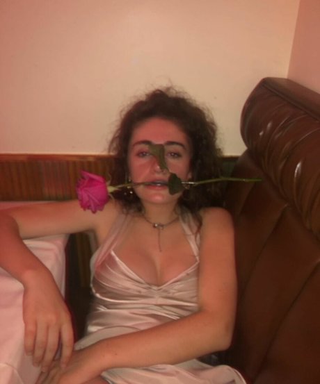 Rachel Sennott nude onlyfans leak