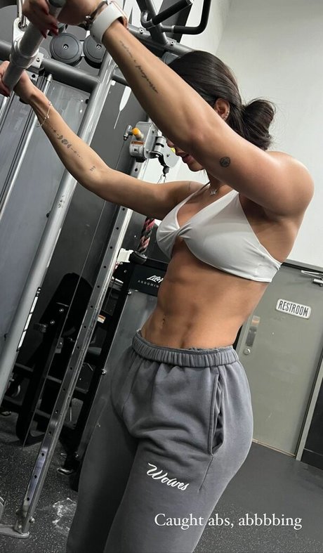 Hyllary Oliveira free onlyfans