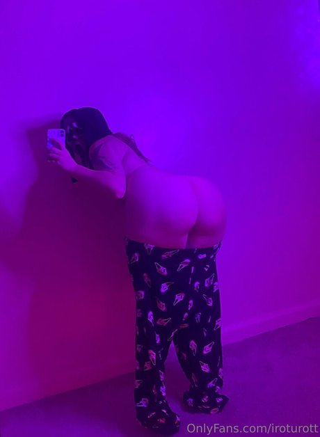 iroturott onlyfans nude