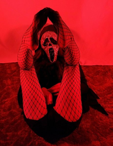 phalanis onlyfans post