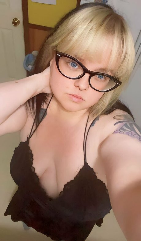 tinymortician89 is on onlyfans