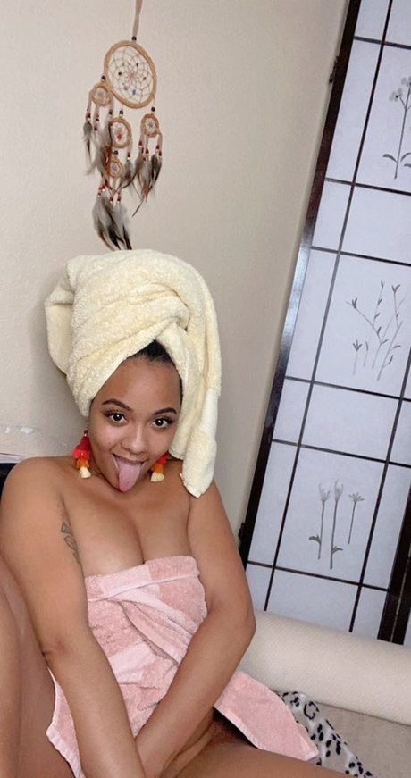 Iconic3ileen onlyfans nudes leak