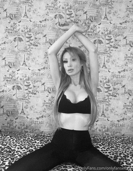 evavixenfree onlyfans ass